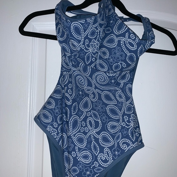 One piece bathing suit - Picture 1 of 3